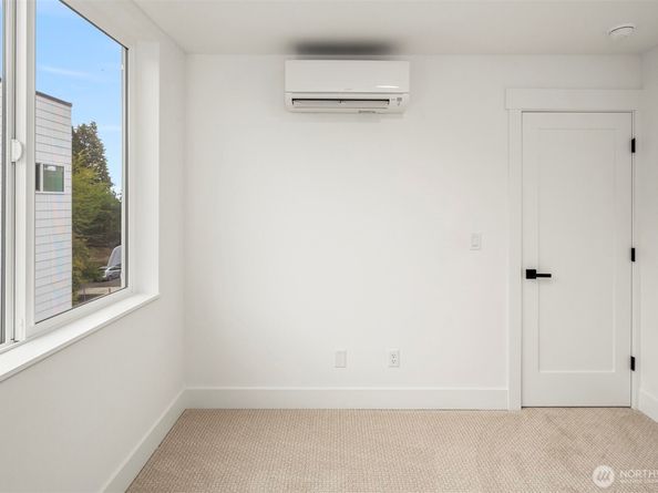 725 18th Avenue C, Seattle WA 98122