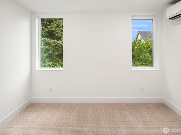 725 18th Avenue C, Seattle WA 98122