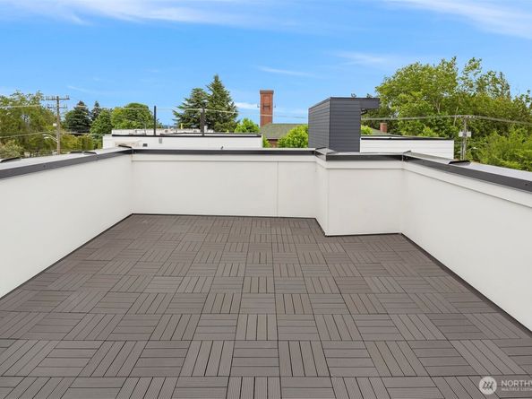 725 18th Avenue C, Seattle WA 98122