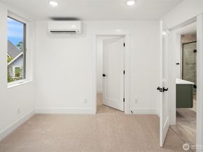 725 18th Avenue C, Seattle WA 98122