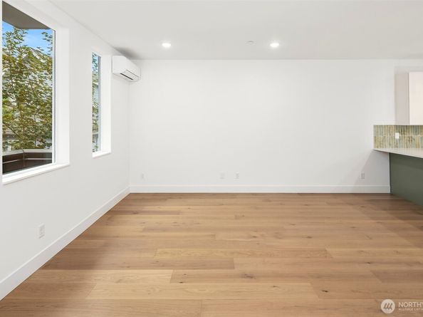 725 18th Avenue C, Seattle WA 98122