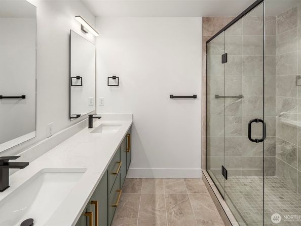 725 18th Avenue C, Seattle WA 98122