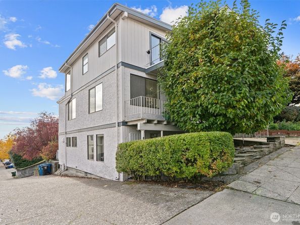 561 Lee Street, Seattle WA 98109