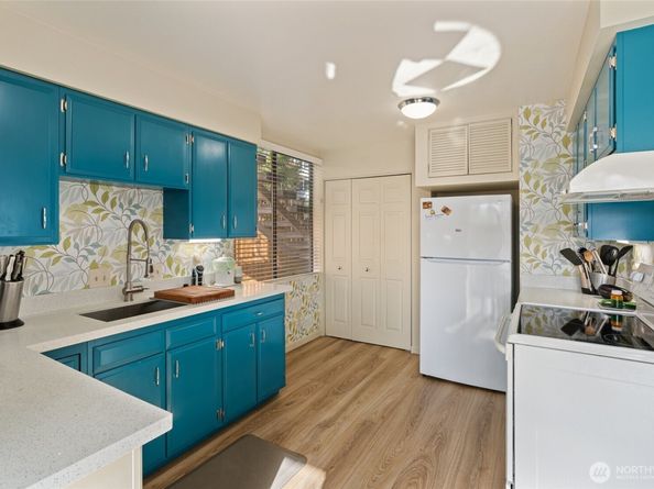 561 Lee Street, Seattle WA 98109