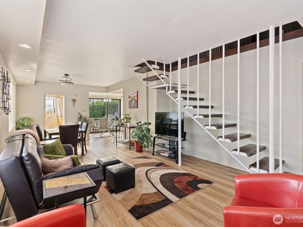 561 Lee Street, Seattle WA 98109