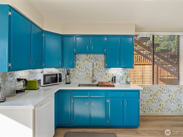 561 Lee Street, Seattle WA 98109