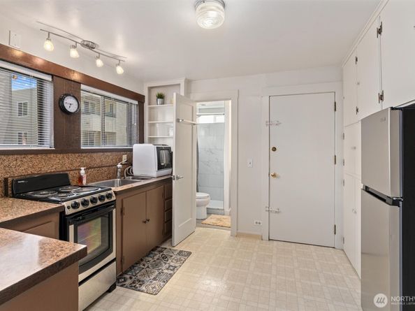 561 Lee Street, Seattle WA 98109