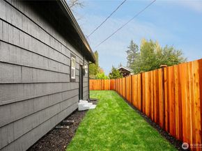 1122 Hewitt Avenue, Bremerton WA 98337