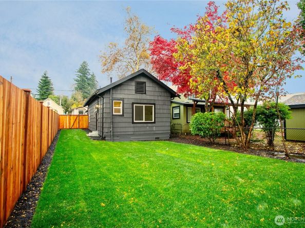 1122 Hewitt Avenue, Bremerton WA 98337