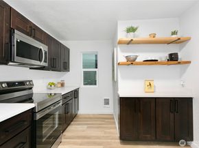 1122 Hewitt Avenue, Bremerton WA 98337