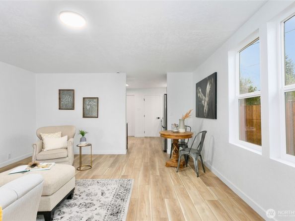 1122 Hewitt Avenue, Bremerton WA 98337