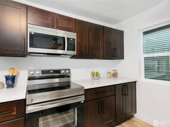 1122 Hewitt Avenue, Bremerton WA 98337