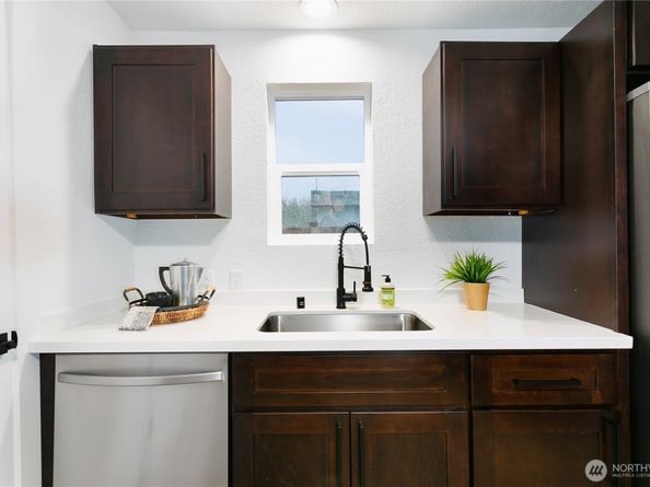 1122 Hewitt Avenue, Bremerton WA 98337