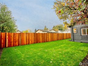 1122 Hewitt Avenue, Bremerton WA 98337