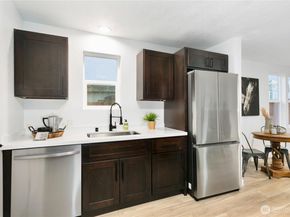 1122 Hewitt Avenue, Bremerton WA 98337