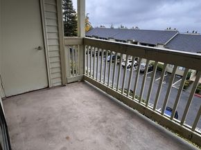 1735 W Sunn Fjord Lane I104, Bremerton WA 98312