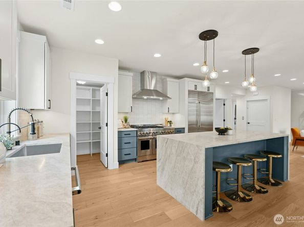 15001 NE 8th Street, Bellevue WA 98007