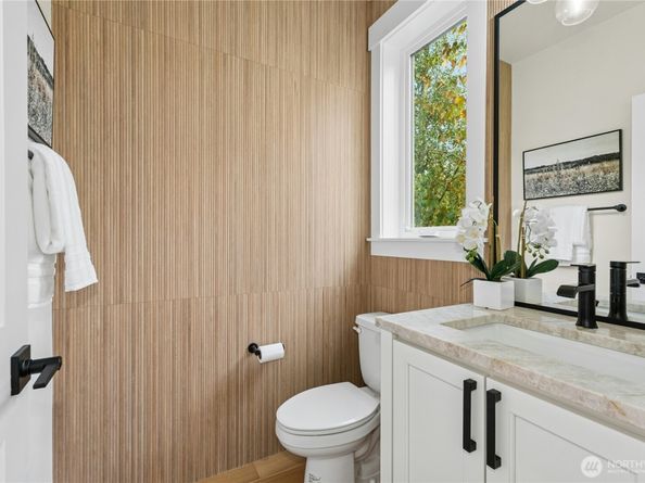 15001 NE 8th Street, Bellevue WA 98007