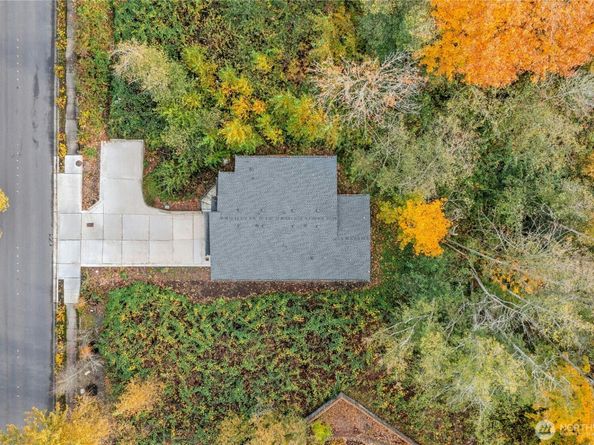 15001 NE 8th Street, Bellevue WA 98007