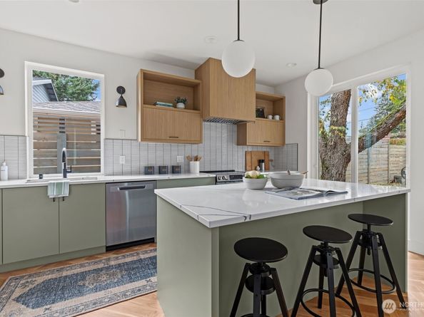 4201 SW Thistle Street, Seattle WA 98136