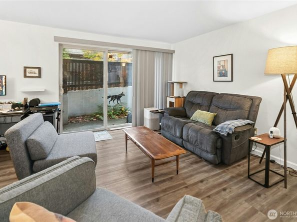 11006 NE 68th Street 806, Kirkland WA 98033