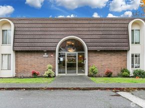 11006 NE 68th Street 806, Kirkland WA 98033