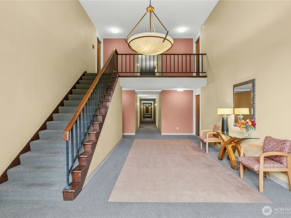 11006 NE 68th Street 806, Kirkland WA 98033