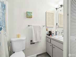 11006 NE 68th Street 806, Kirkland WA 98033