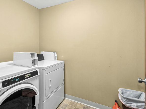 11006 NE 68th Street 806, Kirkland WA 98033