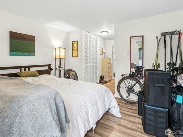 11006 NE 68th Street 806, Kirkland WA 98033