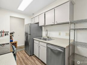 11006 NE 68th Street 806, Kirkland WA 98033