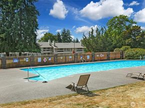 11006 NE 68th Street 806, Kirkland WA 98033