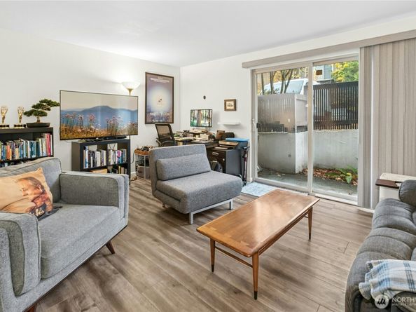 11006 NE 68th Street 806, Kirkland WA 98033