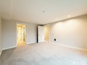 2334 Thorndyke Ave W 202, Seattle WA 98199