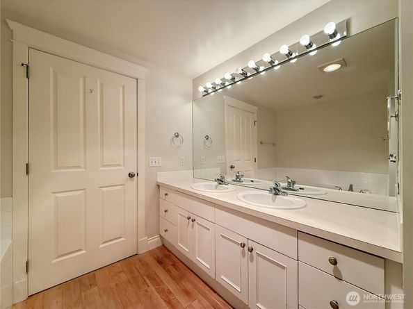 2334 Thorndyke Ave W 202, Seattle WA 98199