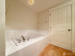 2334 Thorndyke Ave W 202, Seattle WA 98199