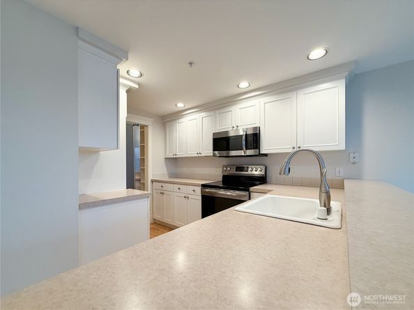 2334 Thorndyke Ave W 202, Seattle WA 98199