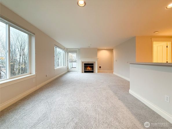 2334 Thorndyke Ave W 202, Seattle WA 98199