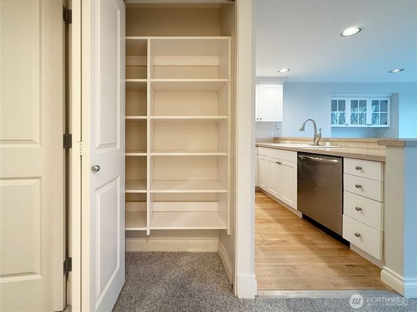 2334 Thorndyke Ave W 202, Seattle WA 98199