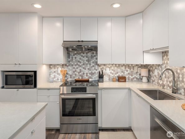 5225 50th Avenue NE 208, Seattle WA 98105