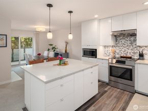 5225 50th Avenue NE 208, Seattle WA 98105