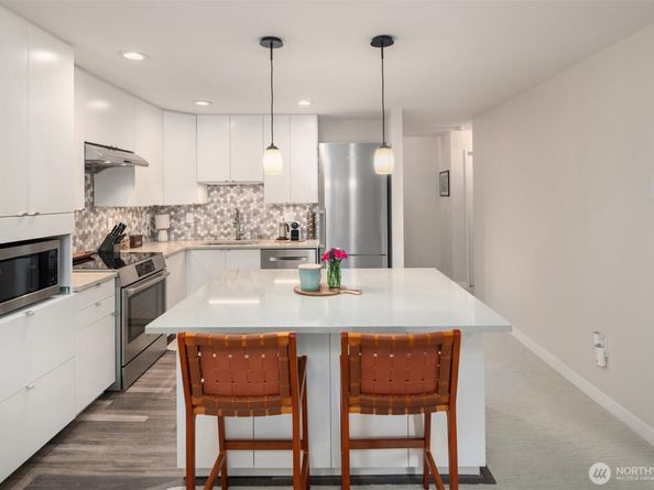 5225 50th Avenue NE 208, Seattle WA 98105