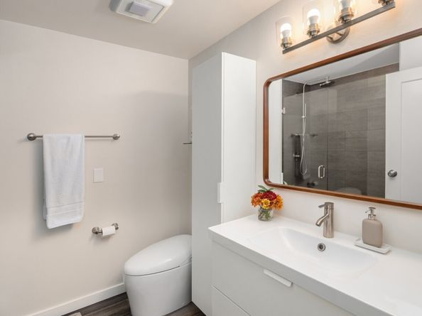 5225 50th Avenue NE 208, Seattle WA 98105