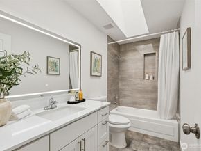 7002 42nd Avenue S, Seattle WA 98118