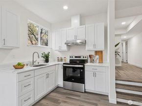 7002 42nd Avenue S, Seattle WA 98118