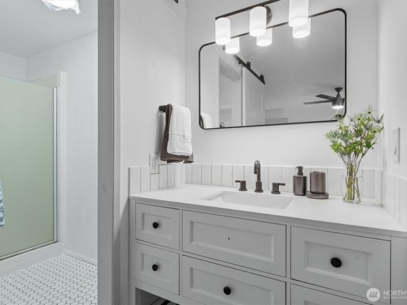 1210 NW Huckle Drive, Bremerton WA 98311