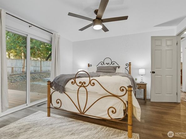 1210 NW Huckle Drive, Bremerton WA 98311