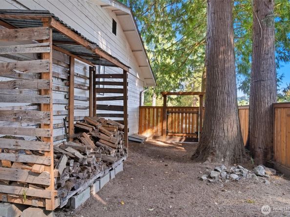 1210 NW Huckle Drive, Bremerton WA 98311