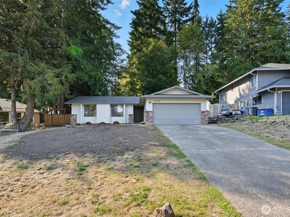 1210 NW Huckle Drive, Bremerton WA 98311