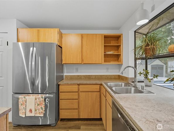 1210 NW Huckle Drive, Bremerton WA 98311